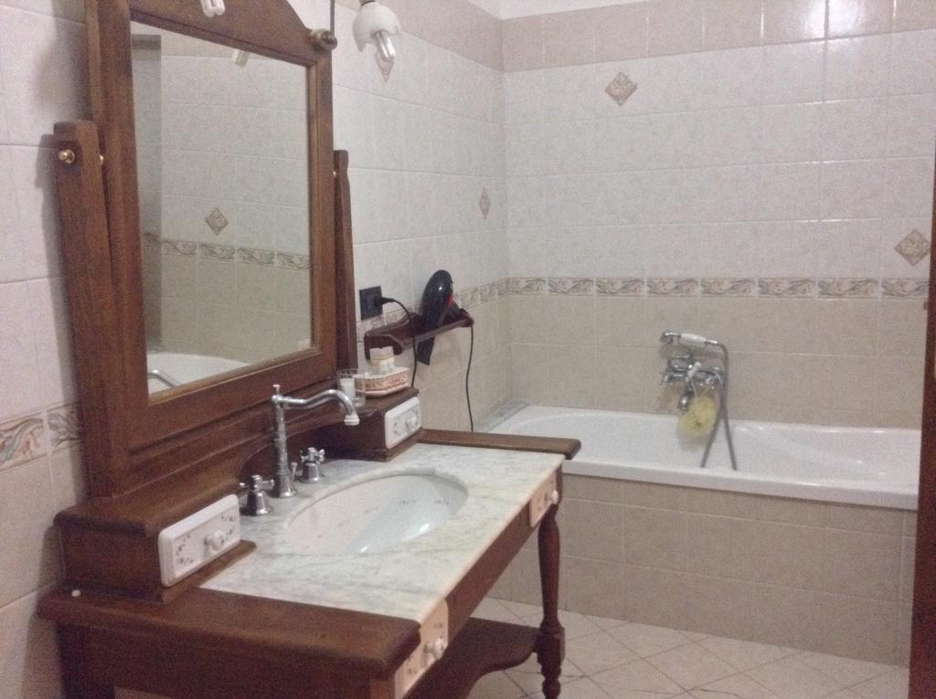 Casa Archimede Apartman Szirakúza Szoba fotó